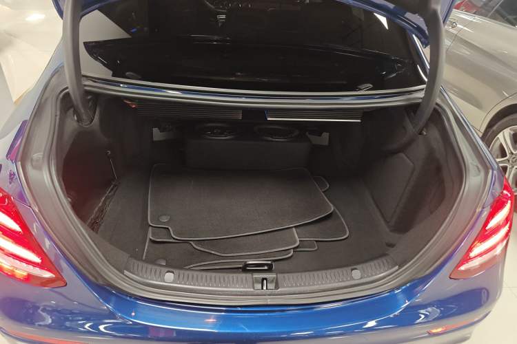 Used Mercedes-Benz E-Class 2016 E 200 L Sport Edition Trunk