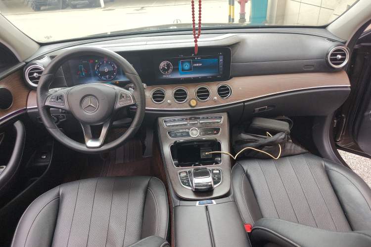 Used Mercedes-Benz E-Class 2016 E 300 L Luxury Model Center Console
