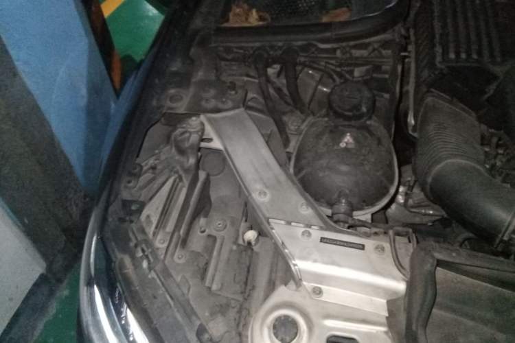 Used Mercedes-Benz E-Class 2016 E 300 L Sport Luxury Model Engine Bay Right