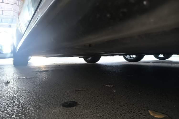 Used Mercedes-Benz E-Class 2016 E 300 L Sport Luxury Model Left Side Sill