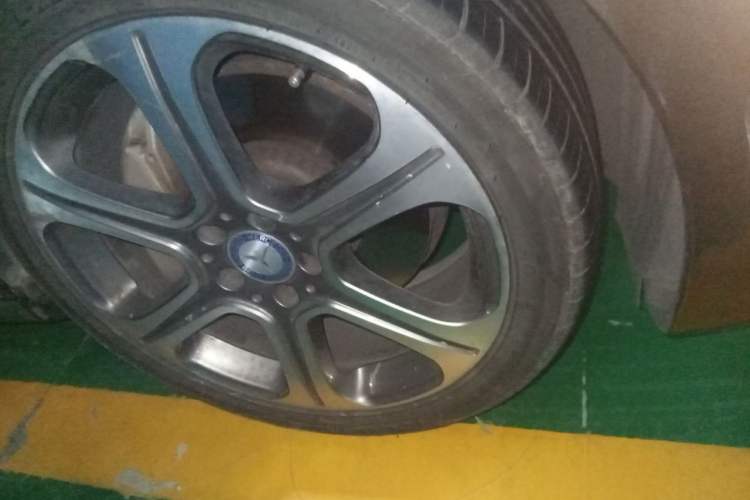 Used Mercedes-Benz E-Class 2016 E 300 L Sport Luxury Model Right Front Wheel Hub