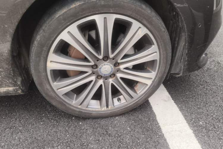 Used Mercedes-Benz E-Class 2016 E 300 L Luxury Model Right Front Wheel Hub