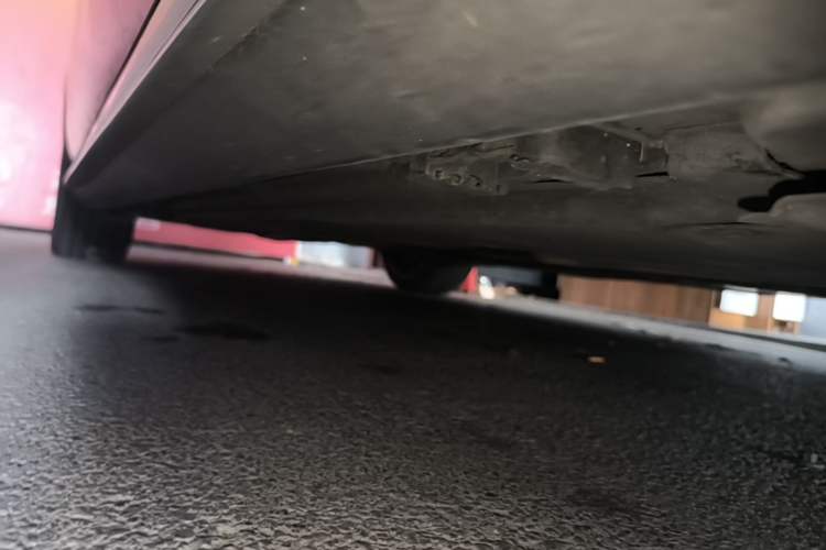 Used Mercedes-Benz E-Class 2016 E 300 L Sport Luxury Model Right Side Sill