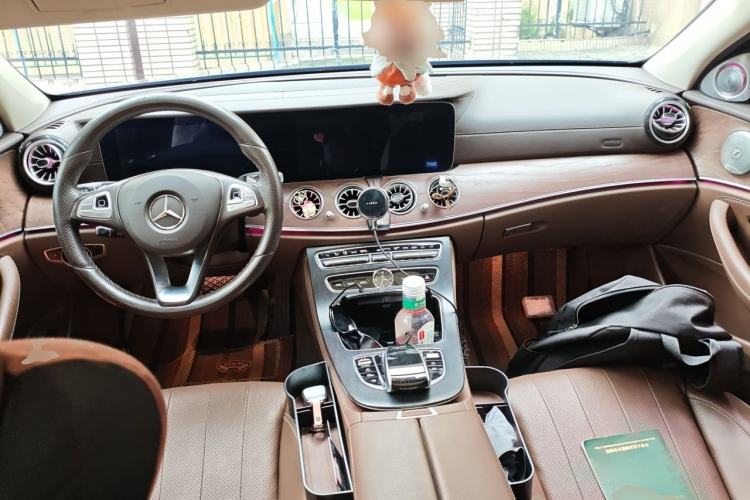 Used Mercedes-Benz E-Class 2016 E 300 L Luxury Model Center Console
