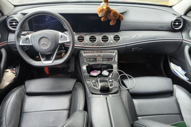 Used Mercedes-Benz E-Class 2016 E 200 L Sport Edition Center Console
