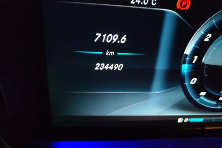 Used Mercedes-Benz E-Class 2016 E 300 L Stylish Model Odometer Close Up
