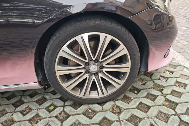 Used Mercedes-Benz E-Class 2016 E 300 L Luxury Model Right Front Wheel Hub