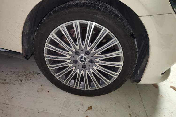 Used Mercedes-Benz E-Class 2016 E 300 L Stylish Model Right Front Wheel Hub