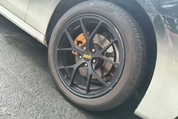 Used Mercedes-Benz E-Class 2016 E 200 L Sport Edition Right Front Wheel Hub