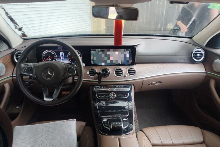 Used Mercedes-Benz E-Class 2016 E 200 L Center Console