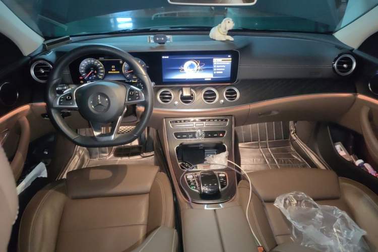 Used Mercedes-Benz E-Class 2016 E 200 L Sport Edition Center Console