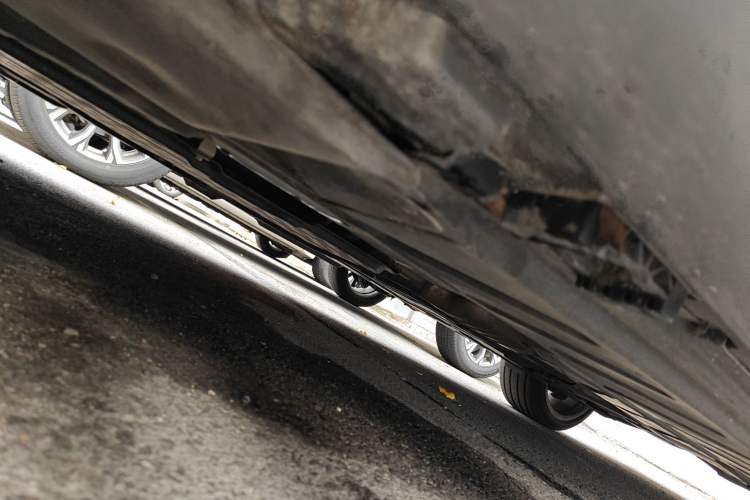 Used Mercedes-Benz E-Class 2016 E 300 L Sporty and Stylish Model Chassis Front Left