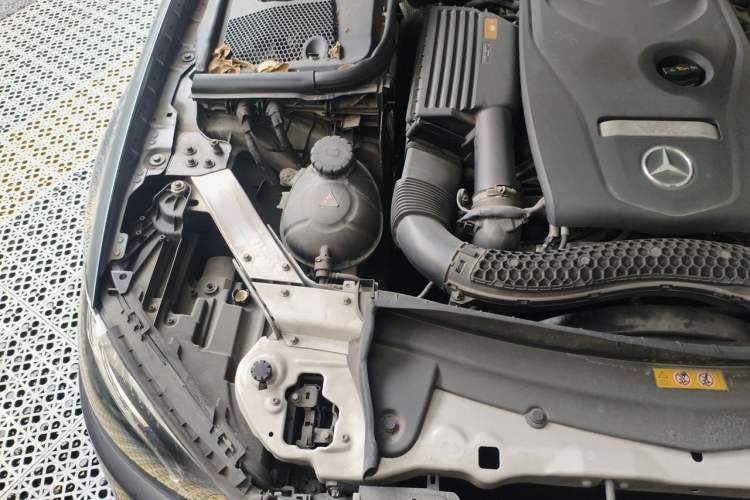 Used Mercedes-Benz E-Class 2016 E 200 L Engine Bay Right