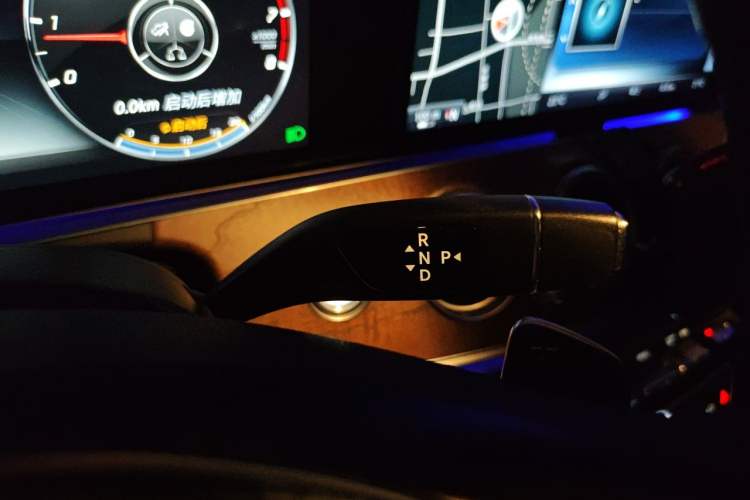 Used Mercedes-Benz E-Class 2016 E 300 L Stylish Model Gear Lever