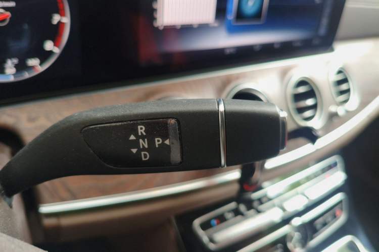 Used Mercedes-Benz E-Class 2016 E 200 L Gear Lever
