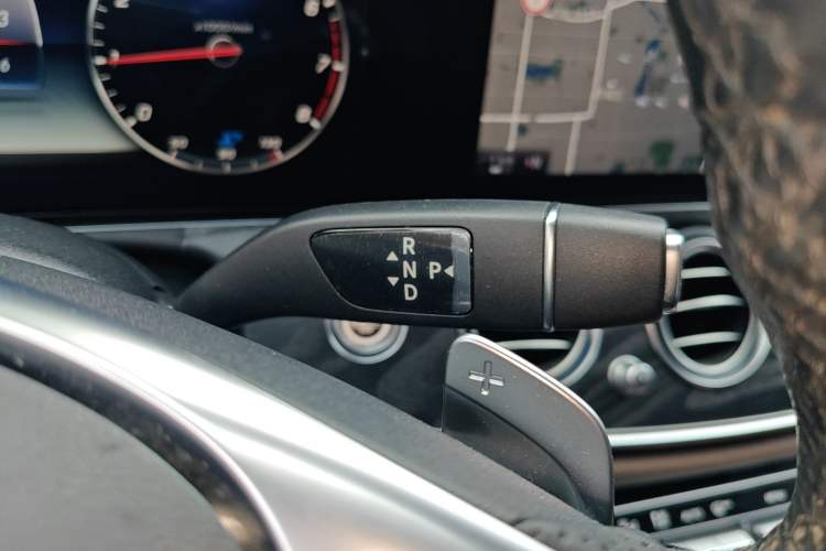 Used Mercedes-Benz E-Class 2016 E 300 L Sporty and Stylish Model Gear Lever
