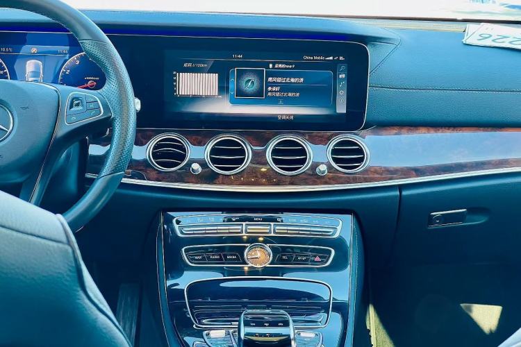 Used Mercedes-Benz E-Class 2016 E 300 L Stylish Model Interior 3