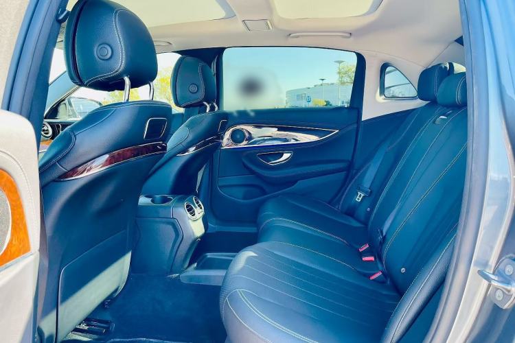 Used Mercedes-Benz E-Class 2016 E 300 L Stylish Model Interior 4