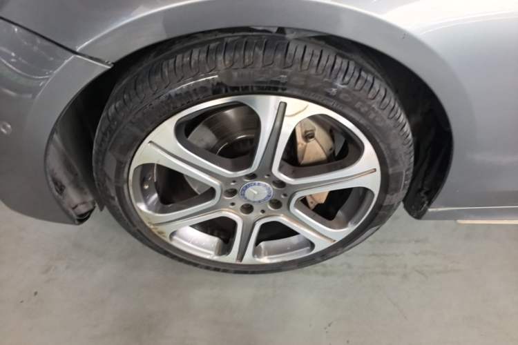 Used Mercedes-Benz E-Class 2016 E 300 L Sporty and Stylish Model Left Front Wheel Hub