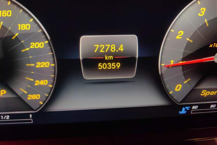 Used Mercedes-Benz E-Class 2016 E 200 L Sport Edition Odometer Close Up
