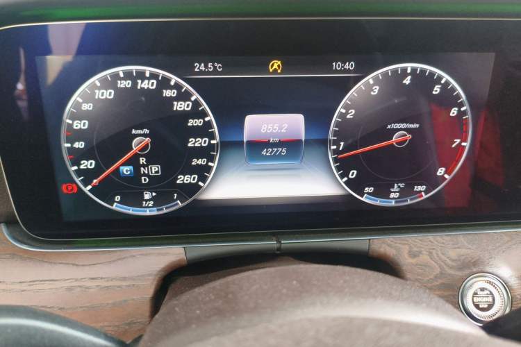 Used Mercedes-Benz E-Class 2016 E 200 L Odometer Close Up