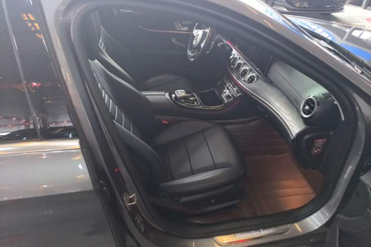 Used Mercedes-Benz E-Class 2016 E 300 L Sporty and Stylish Model Right Front Seat