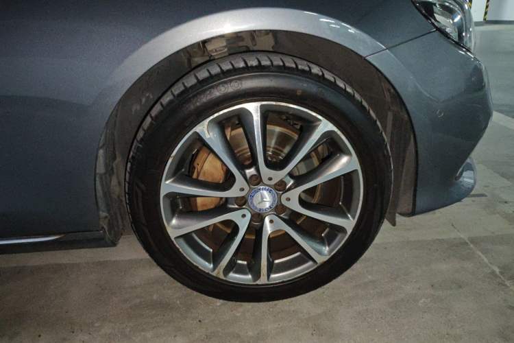 Used Mercedes-Benz E-Class 2016 E 300 L Stylish Model Right Front Wheel Hub