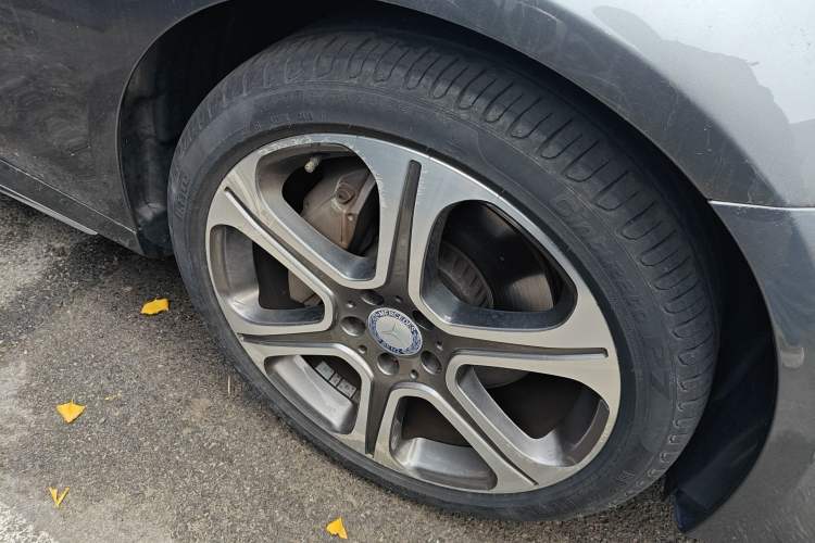 Used Mercedes-Benz E-Class 2016 E 300 L Sporty and Stylish Model Right Front Wheel Hub