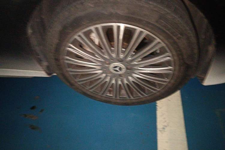 Used Mercedes-Benz E-Class 2016 E 300 L Sporty and Stylish Model Right Front Wheel Hub