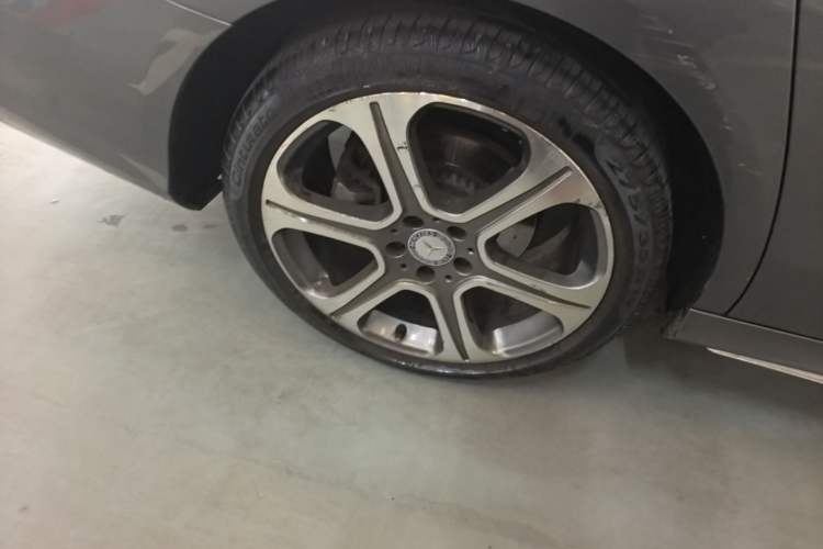Used Mercedes-Benz E-Class 2016 E 300 L Sporty and Stylish Model Right Rear Wheel Hub