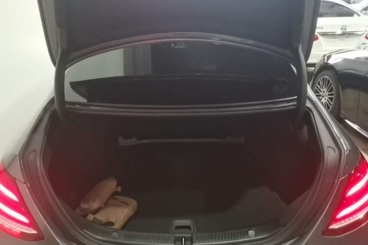 Used Mercedes-Benz E-Class 2016 E 200 L Sport Edition Trunk