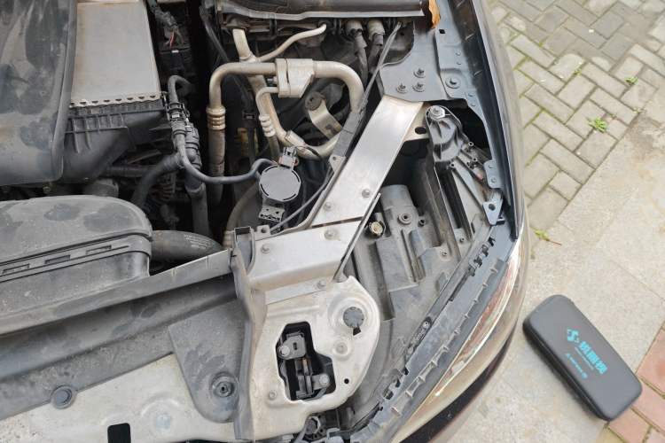 Used Mercedes-Benz E-Class 2016 E 200 L Engine Bay Left
