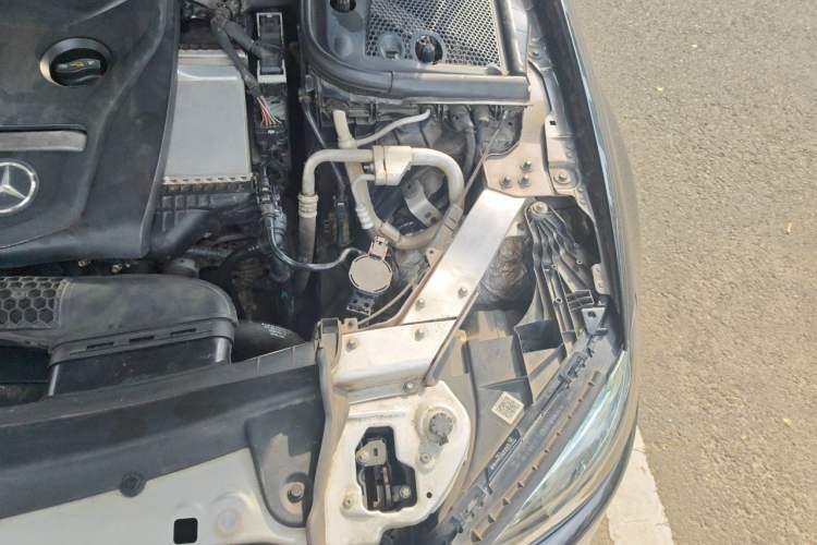 Used Mercedes-Benz E-Class 2016 E 200 L Engine Bay Left