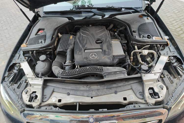 Used Mercedes-Benz E-Class 2016 E 200 L Engine Bay