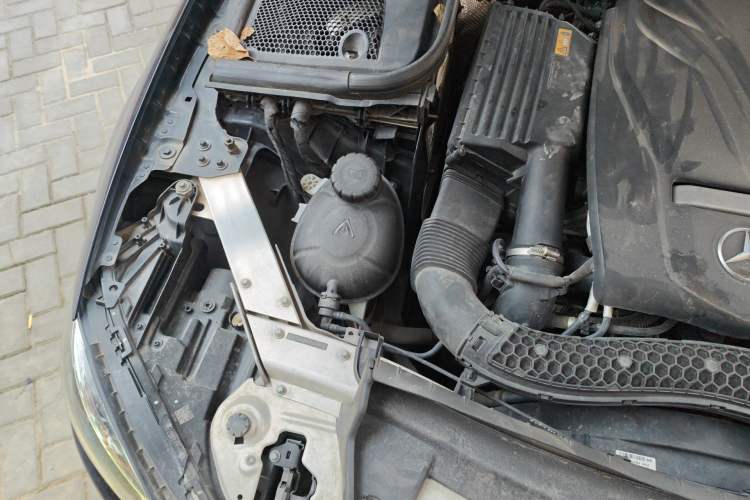 Used Mercedes-Benz E-Class 2016 E 200 L Engine Bay Right