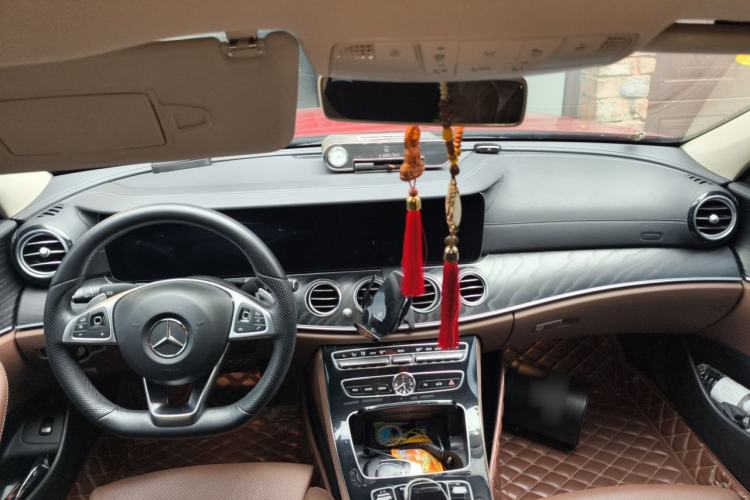Used Mercedes-Benz E-Class 2016 E 200 L Sport Edition Center Console