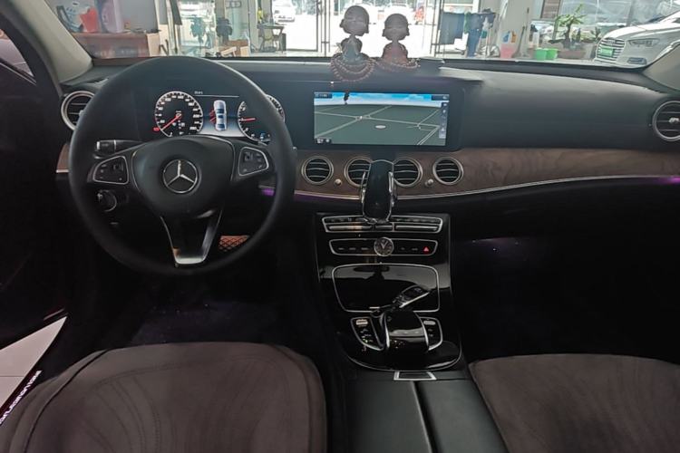 Used Mercedes-Benz E-Class 2016 E 300 L Luxury Model Center Console