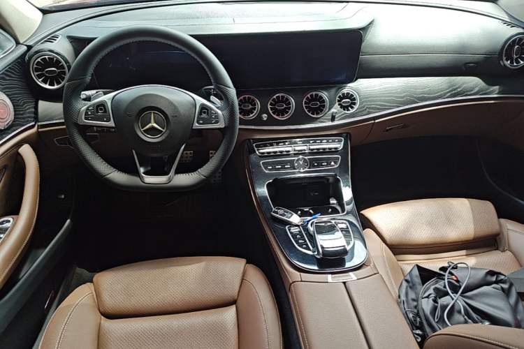 Used Mercedes-Benz E-Class 2016 E 200 L Sport Edition Center Console