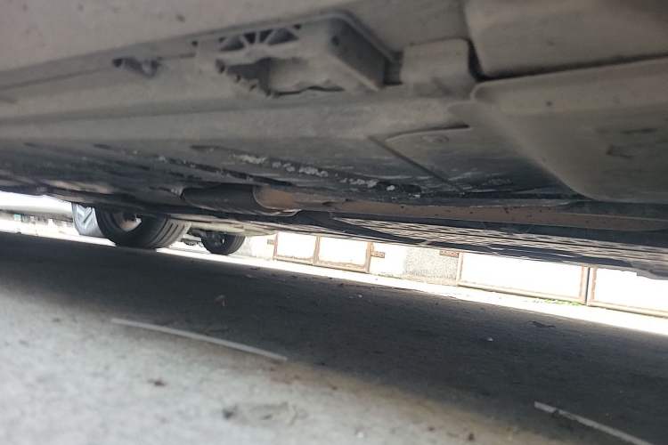 Used Mercedes-Benz E-Class 2016 E 300 L Sporty and Stylish Model Chassis Front Right