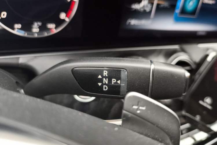 Used Mercedes-Benz E-Class 2016 E 200 L Sport Edition Gear Lever