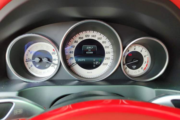 Used Mercedes-Benz E-Class 2016 E 260 Convertible Coupe Dynamic Edition Instrument Cluster