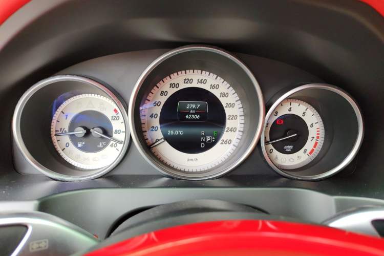 Used Mercedes-Benz E-Class 2016 E 260 Convertible Coupe Dynamic Edition Odometer Close Up