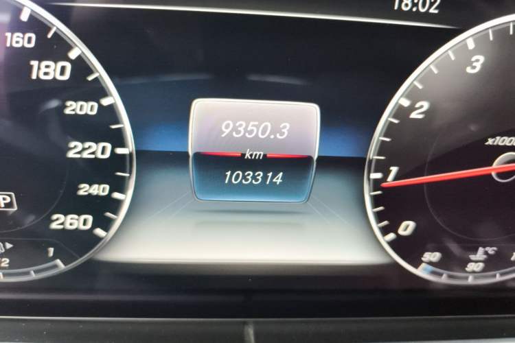 Used Mercedes-Benz E-Class 2016 E 200 L Sport Edition Odometer Close Up