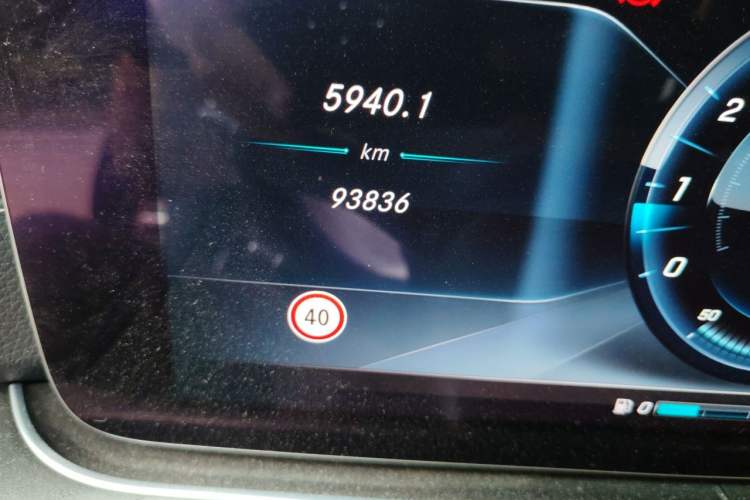 Used Mercedes-Benz E-Class 2016 E 200 L Sport Edition Odometer Close Up
