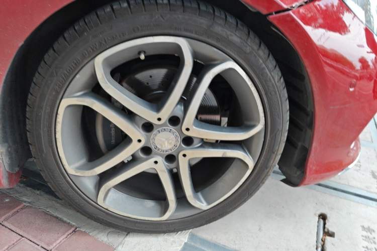 Used Mercedes-Benz E-Class 2016 E 200 Coupe Dynamic Edition Right Front Wheel Hub