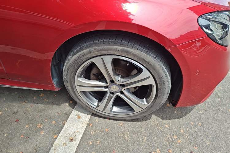 Used Mercedes-Benz E-Class 2016 E 200 L Sport Edition Right Front Wheel Hub