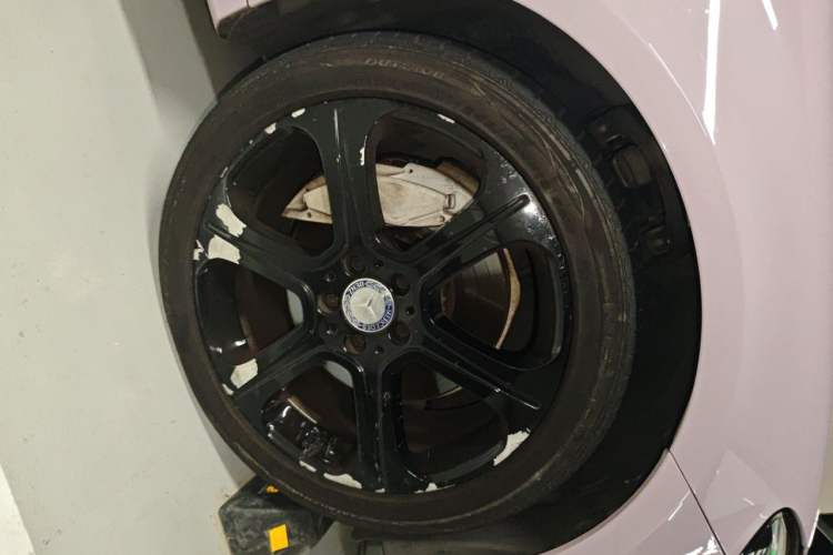 Used Mercedes-Benz E-Class 2016 E 300 L Sporty and Stylish Model Right Front Wheel Hub