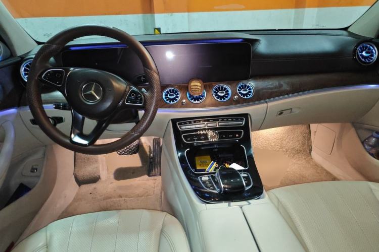 Used Mercedes-Benz E-Class 2016 E 300 L Luxury Model Center Console