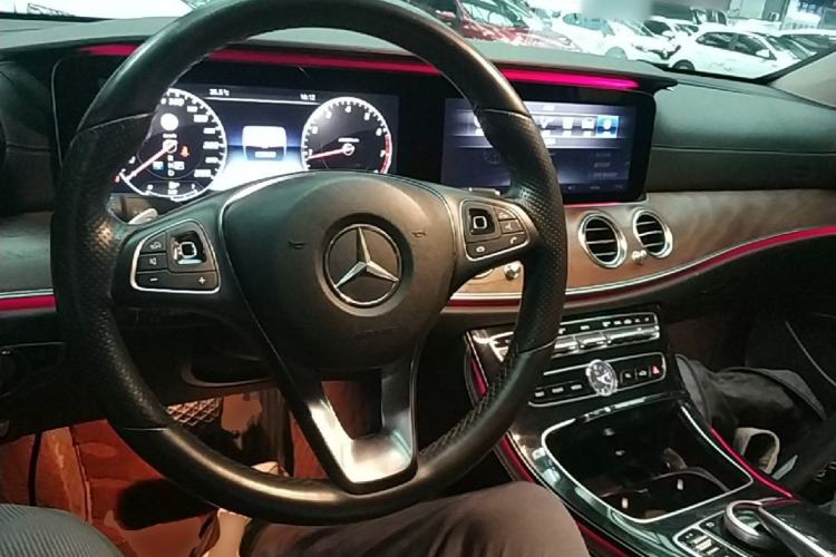 Used Mercedes-Benz E-Class 2016 E 200 L Center Console