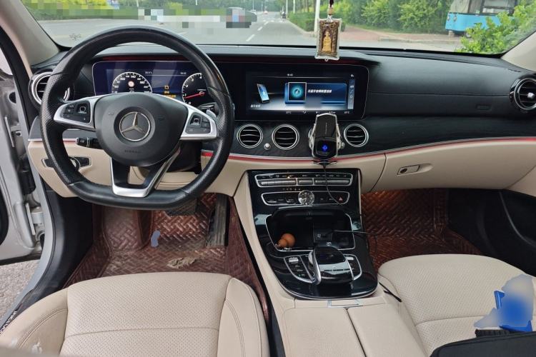 Used Mercedes-Benz E-Class 2016 E 300 L Luxury Model Center Console
